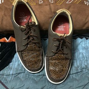 Tooled Twisted X’s